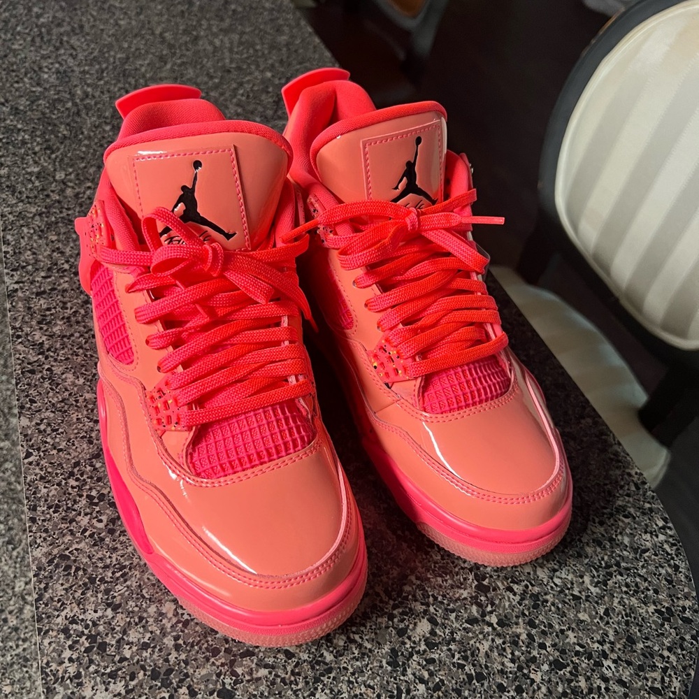 Jordan 4 Hot Punch